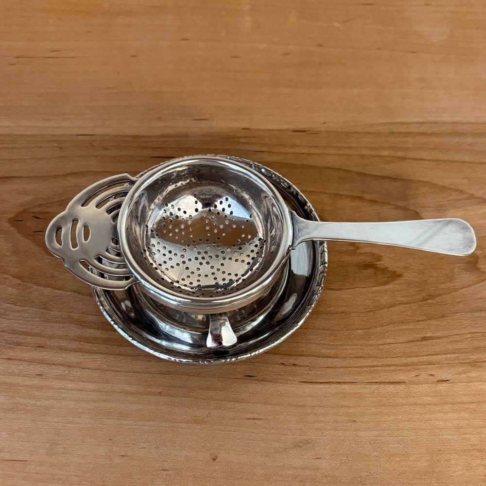Vintage Silver-plated Loose-Leaf Tea Strainer with Drip Bowl